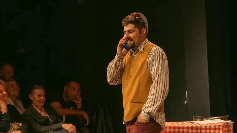 Scena iz predstave „Publika to ne mora da zna“ — fotografija 7
