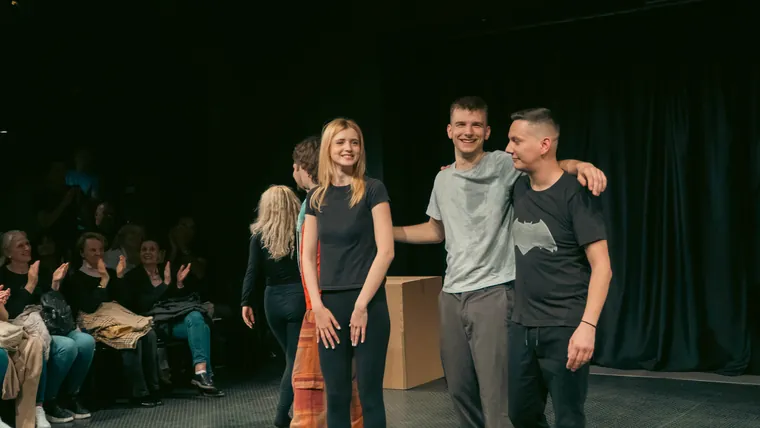 Scena iz predstave „Publika to ne mora da zna“ — fotografija 11